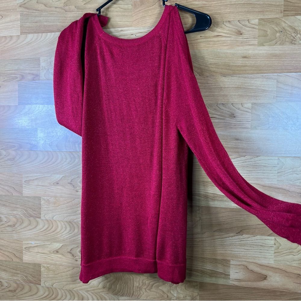 Vince Camuto Size Medium Cold Shoulder Long Sleeve Lightweight Red Sweat…